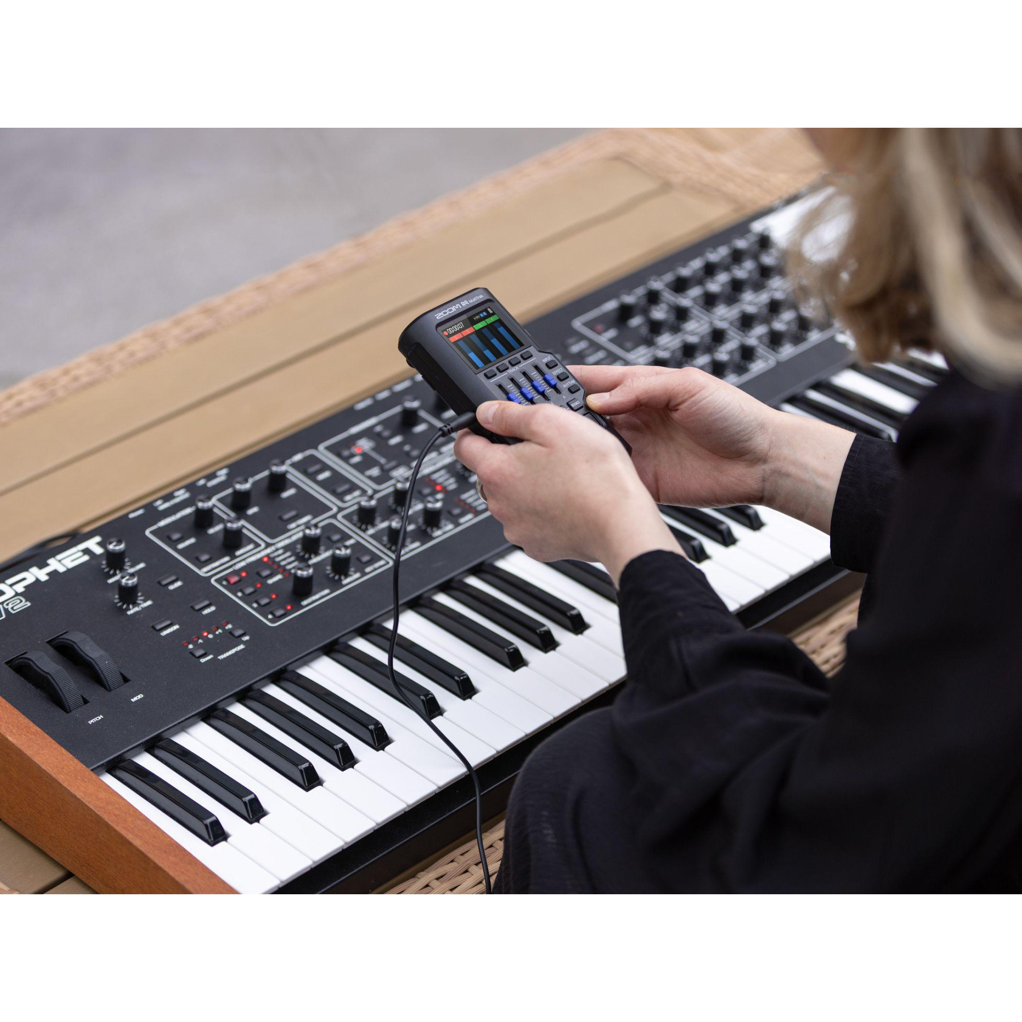 Рекордер Zoom R4