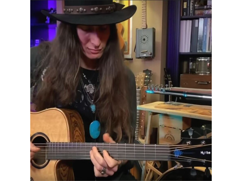 Youtube-музикант Джастін Джонсон приголомшений гітарою Lag HyVibe