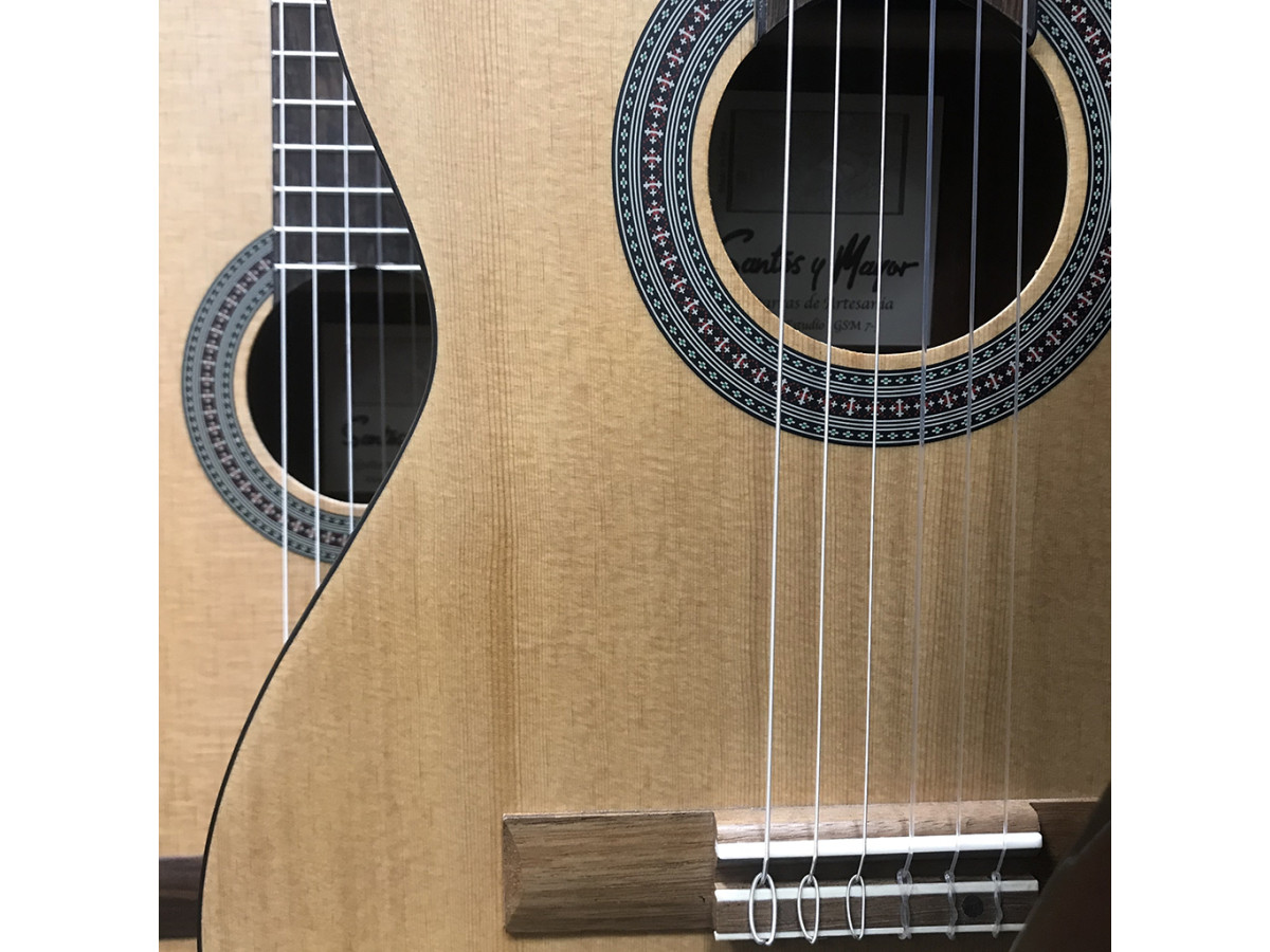 Замовляйте класичні гітари Santos Y Mayor