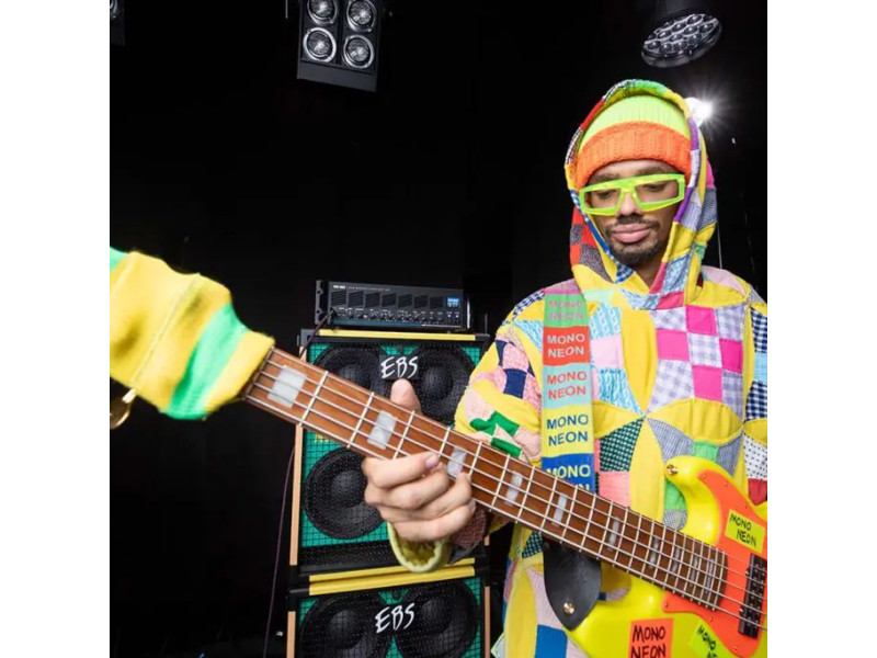 MonoNeon и история его кабинетов EBS с индивидуальной отделкой