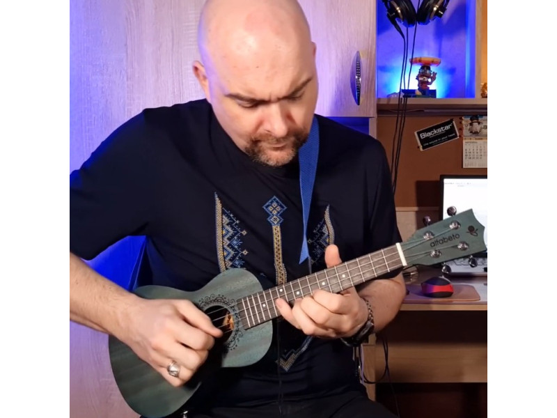 Alex Griff about Alfabeto CM23EQ electro-acoustic ukulele