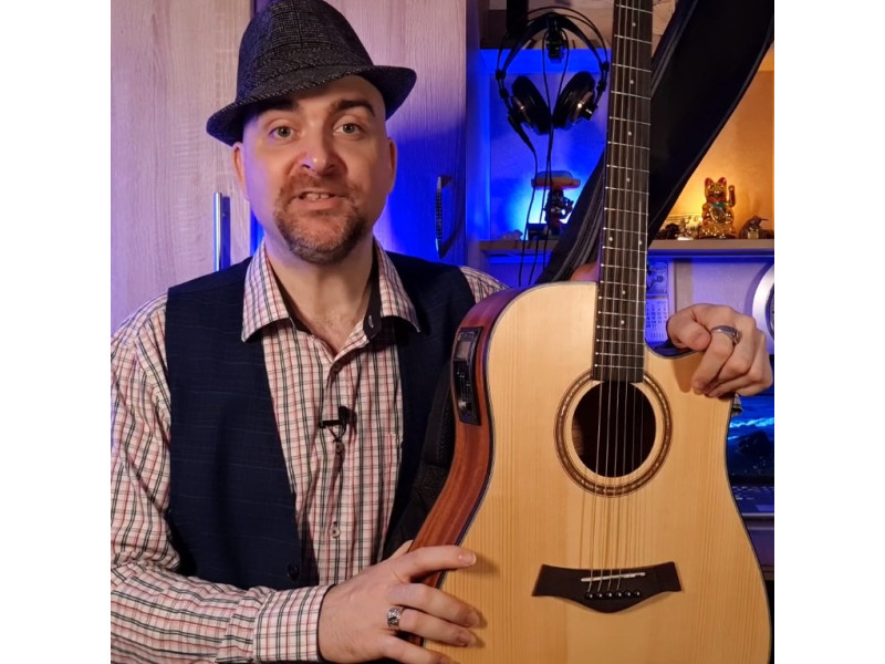 Alex Griff about Alfabeto SOLID WMS41EQ electro-acoustic guitar