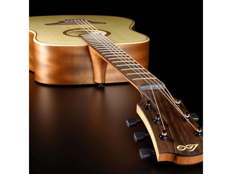 Lag Tramontane T70D - the perfect start to the guitar world