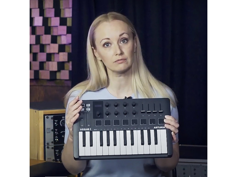 Review of the novelty, compact MIDI keyboard Arturia MiniLab 3 by Nadiia Bondarets