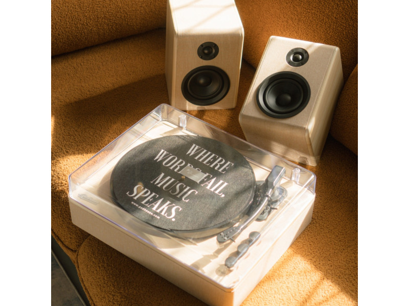 Gadhouse Dean – виниловый проигрыватель в комплекте с акустическими системами.