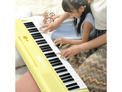 The ONE COLOR Yellow - не просто піаніно, а й вчитель гри на фортепіано