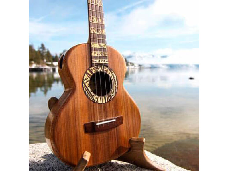 Як навчитися грати на укулеле з нуля