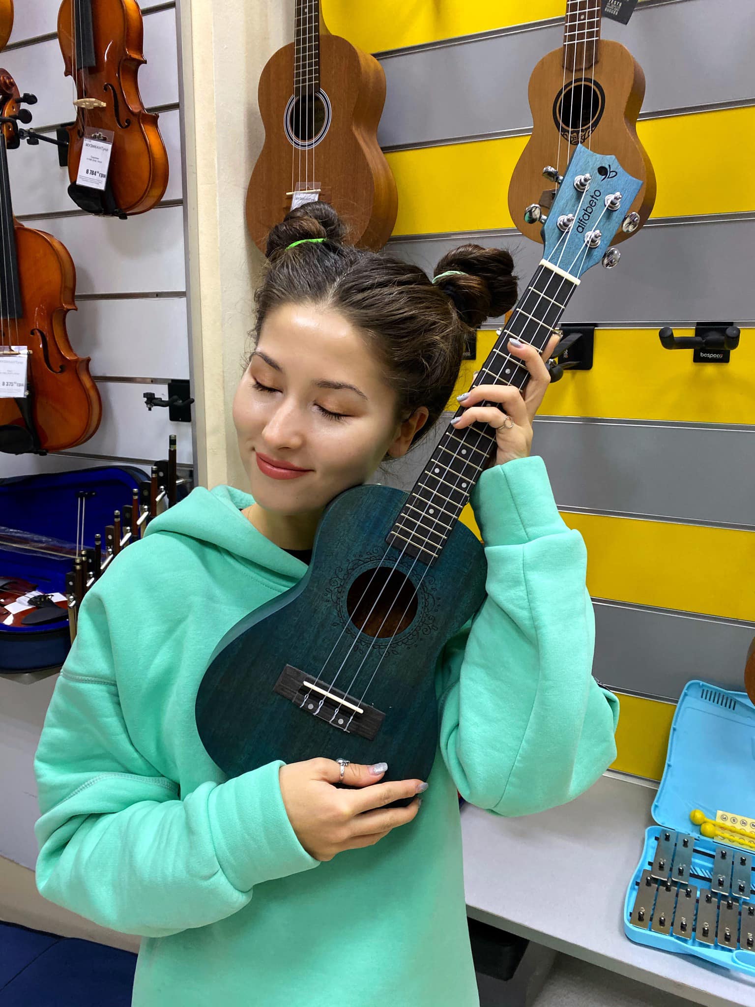 Юлі Запорожець, лідер гурту JULINOZA обирає Alfabeto