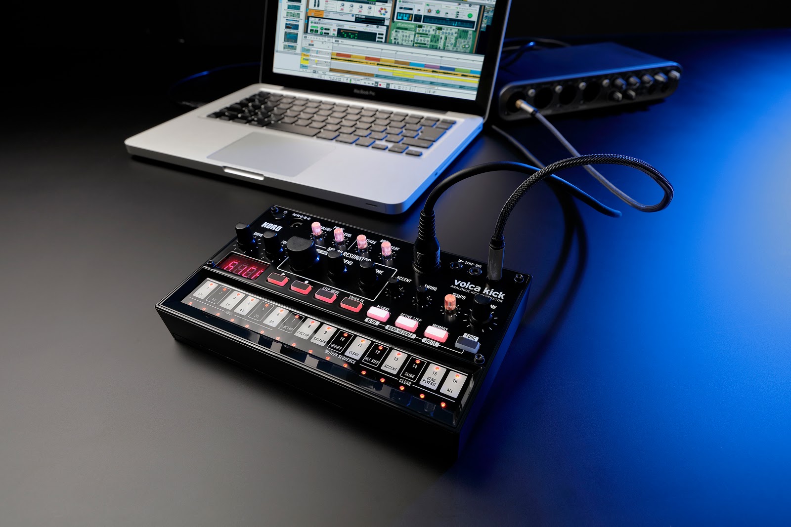 Аналогова драм-машина Korg Volka-Kick 