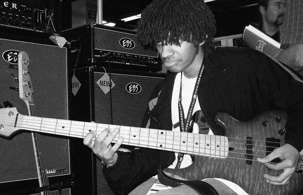 Дайван Томас-молодший (MonoNeon), на виставці NAMM 2008. Фото EBS.