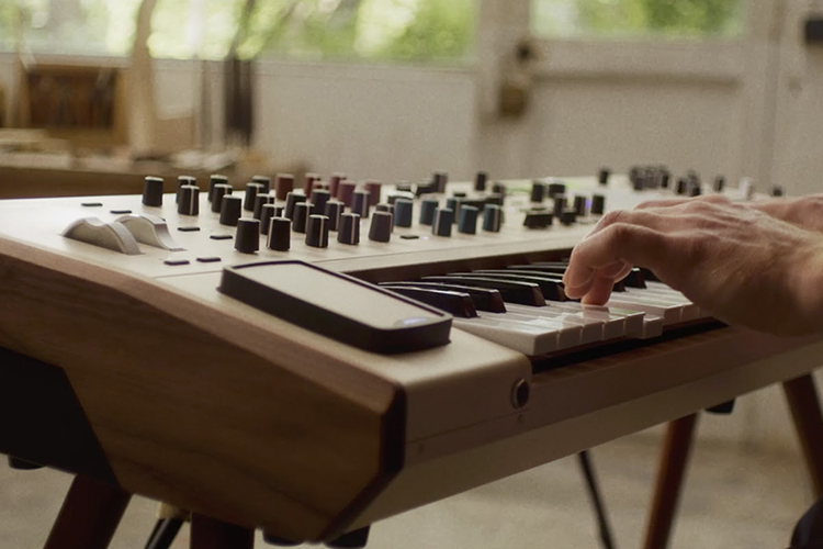 Arturia представляє PolyBrute 12