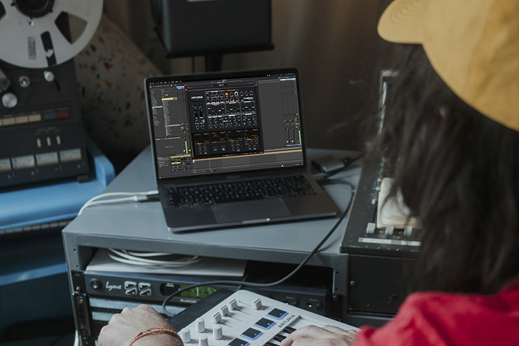 Arturia випустила MiniBrute V